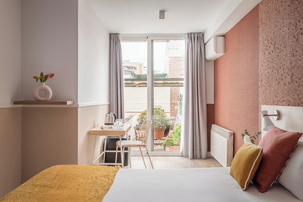 ROOM, TWIN BEDS, TERRACE