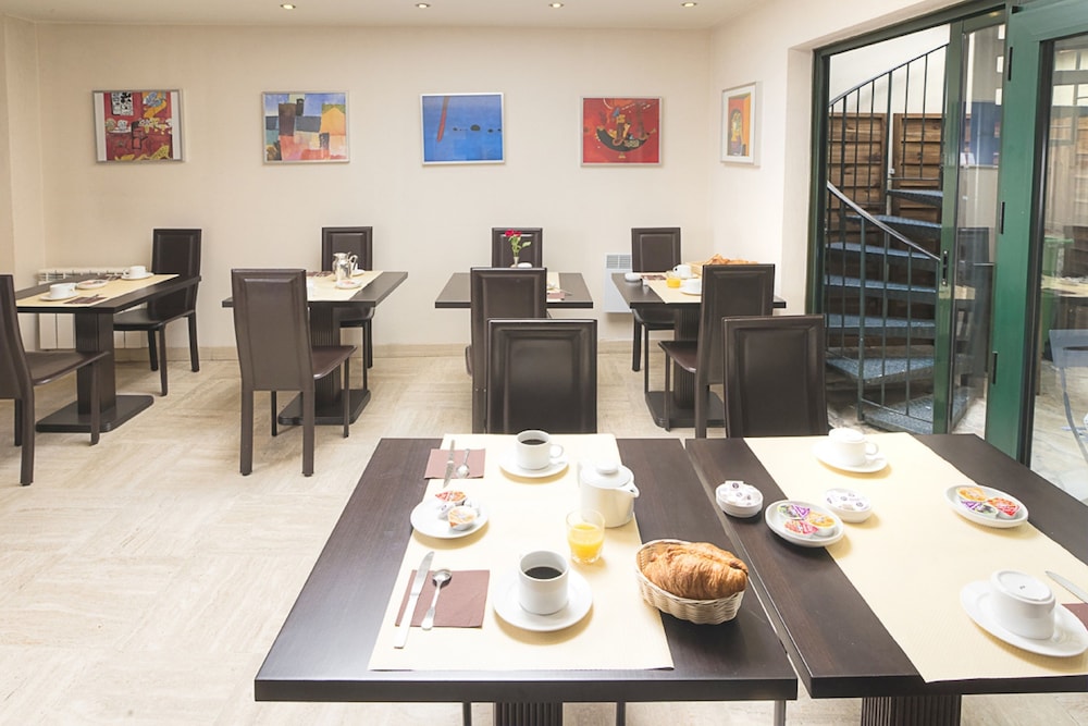 HOTEL PIERRE NICOLE 34/53