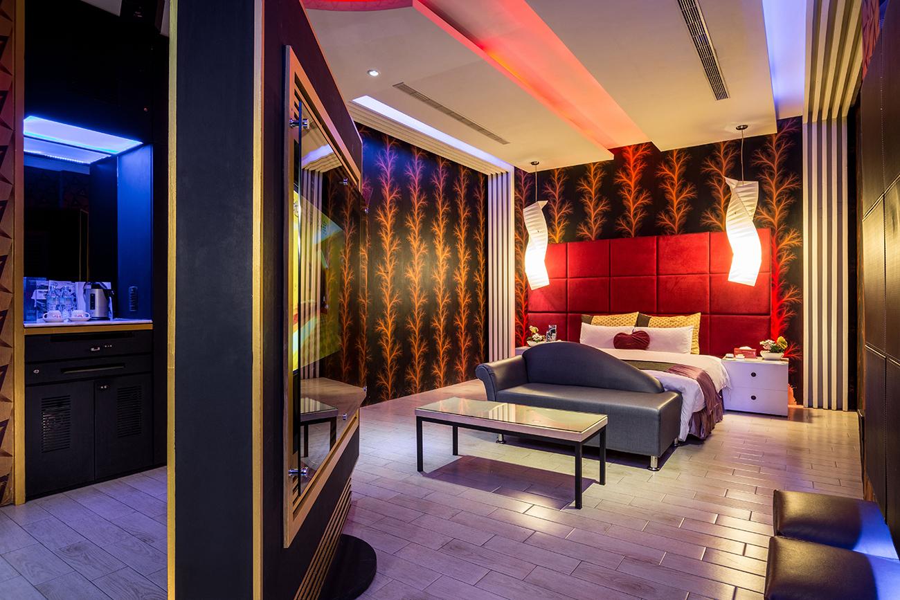 Party, King Bed