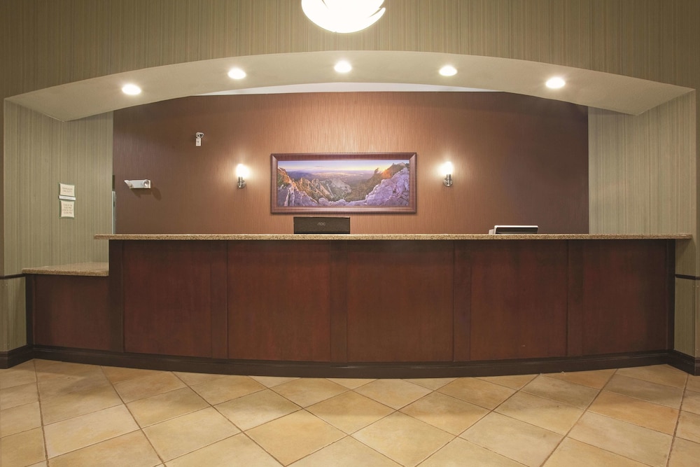 La Quinta Inn & Suites by Wyndham Albuquerque Midtown 12/57