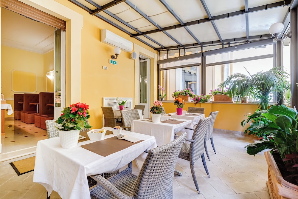Hotel Cellini 40/61