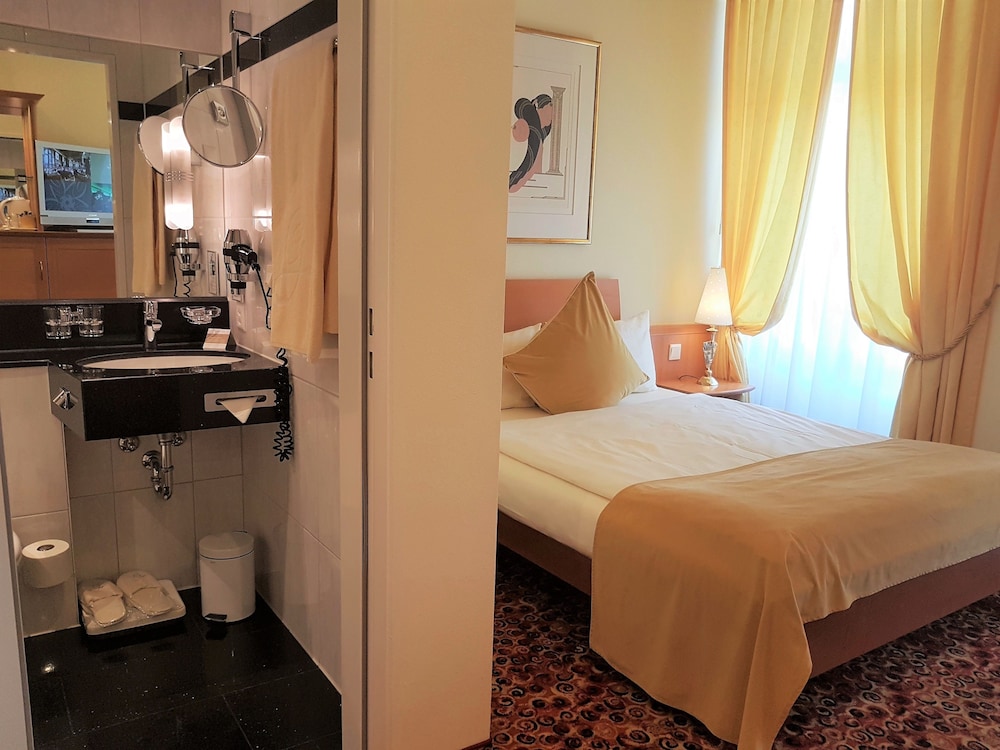 Gaia Hotel 13/75