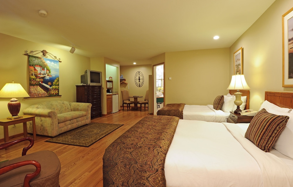 Mourelatos Lakeshore Resort 4/63