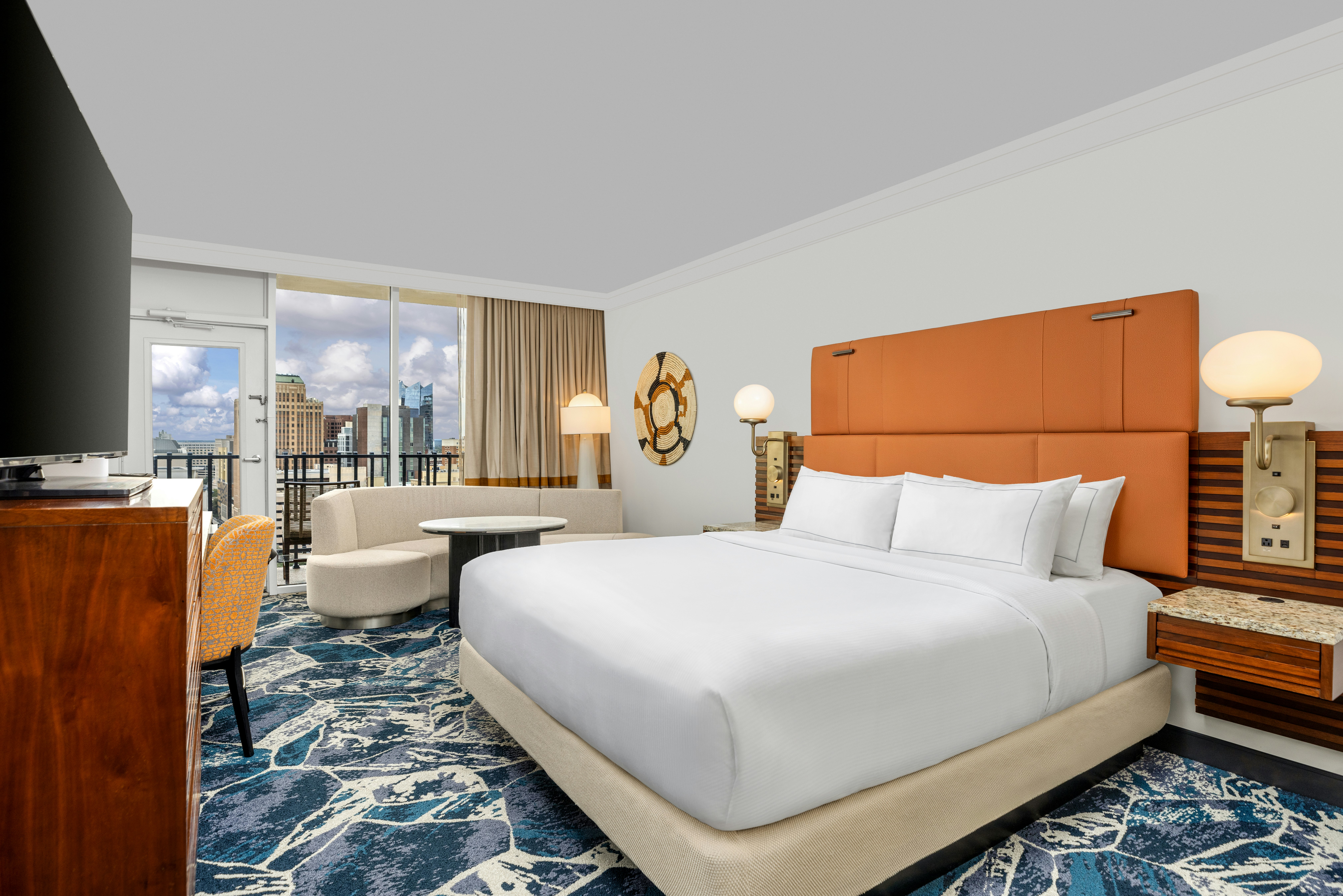 ROOM, KING BED, RIVER VIEW