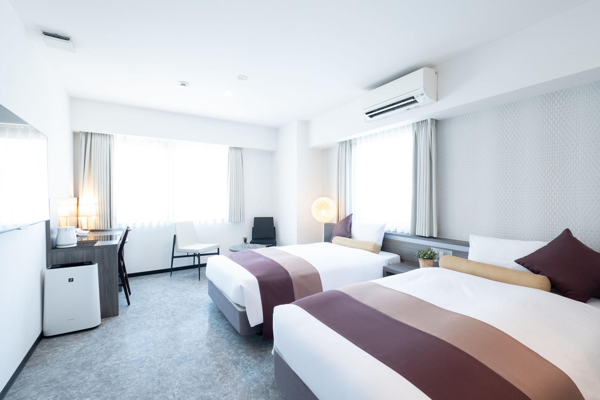 DELUXE, TWIN BEDS