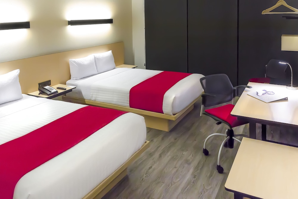 City Express Plus by Marriott Monterrey Galerias 10/32