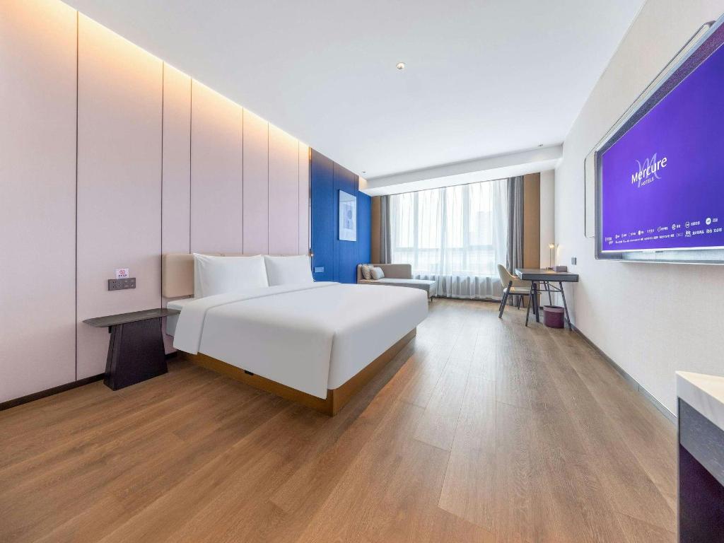 EXECUTIVE, KING BED