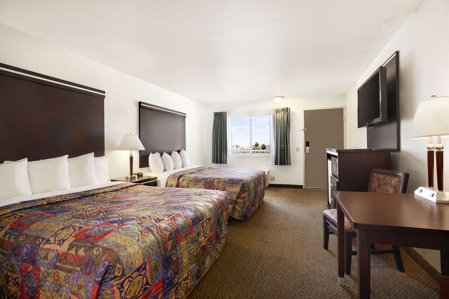 Days Inn by Wyndham Oceanside 20/40