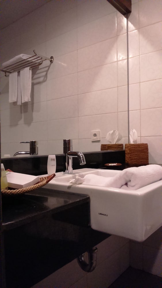 ILLIRA Lite Hotel Praya 49/59