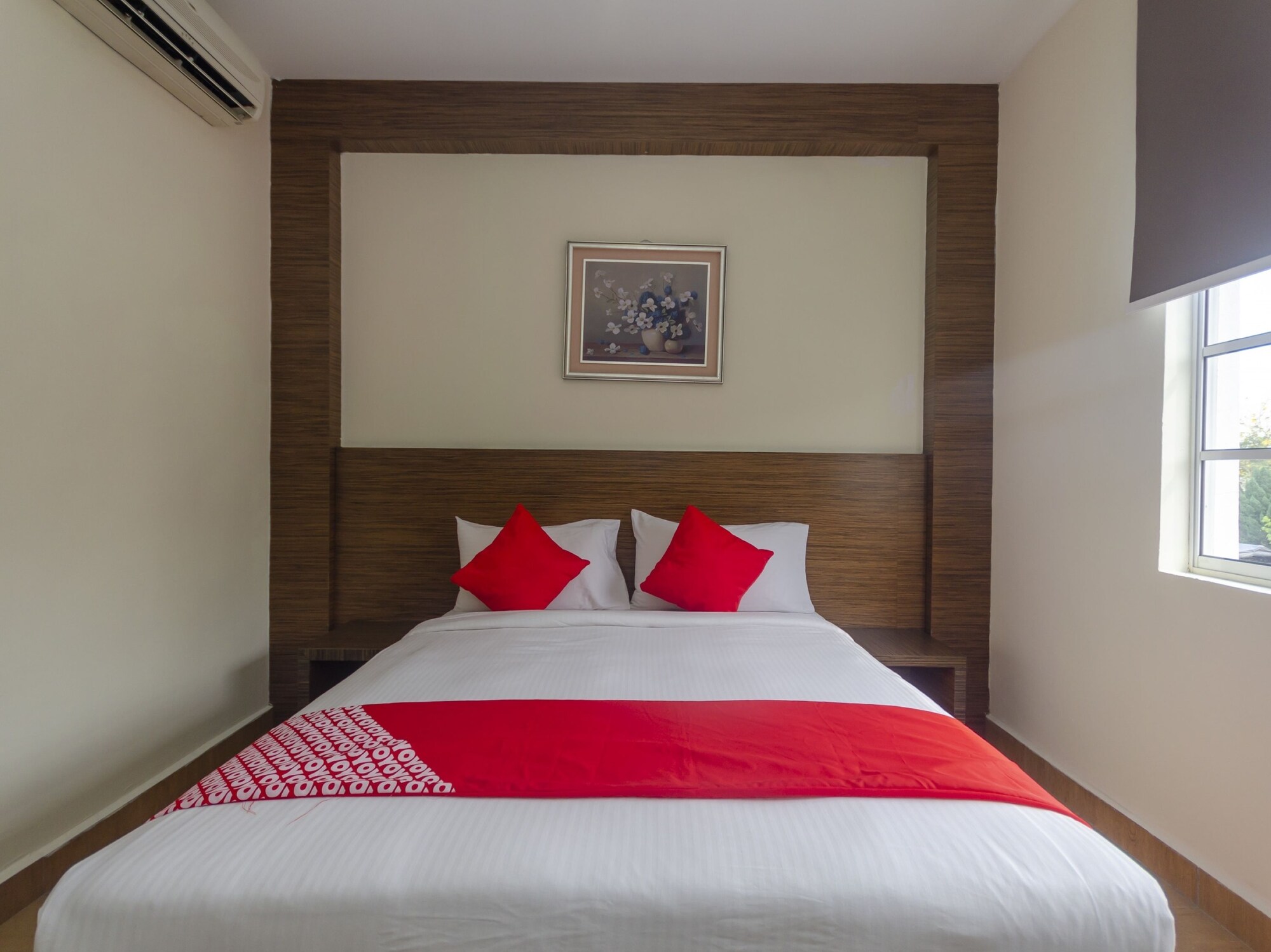 DELUXE, QUEEN BED