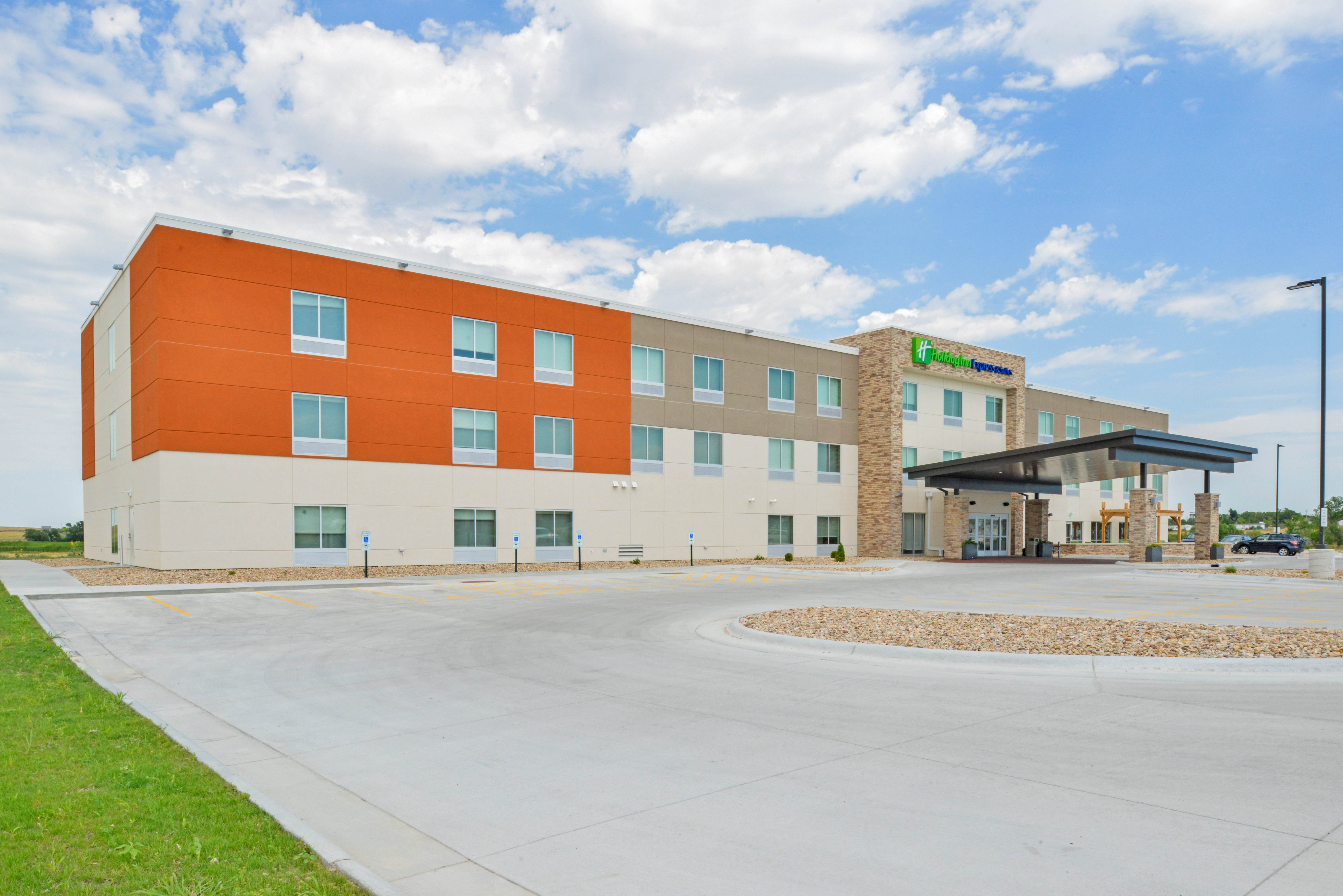 Holiday Inn Express Suites Chadron 7/76