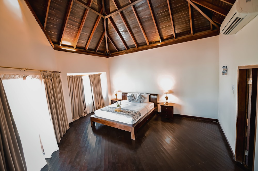 Royal Regantris Villa Karang 45/65
