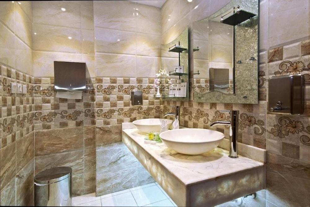 فندق أوزون(Ozone hotel) 20/21