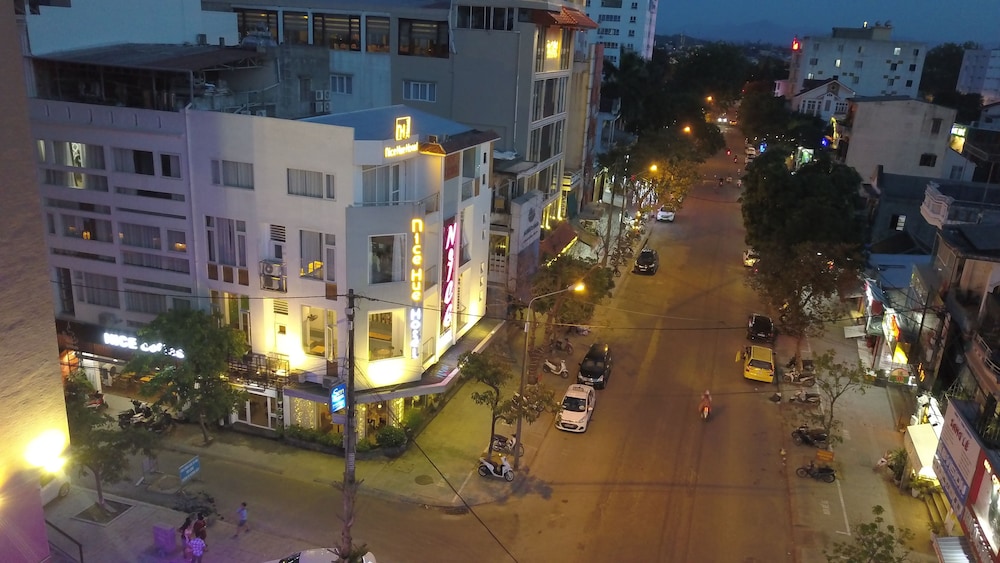 Nice Hue Hotel 4/50