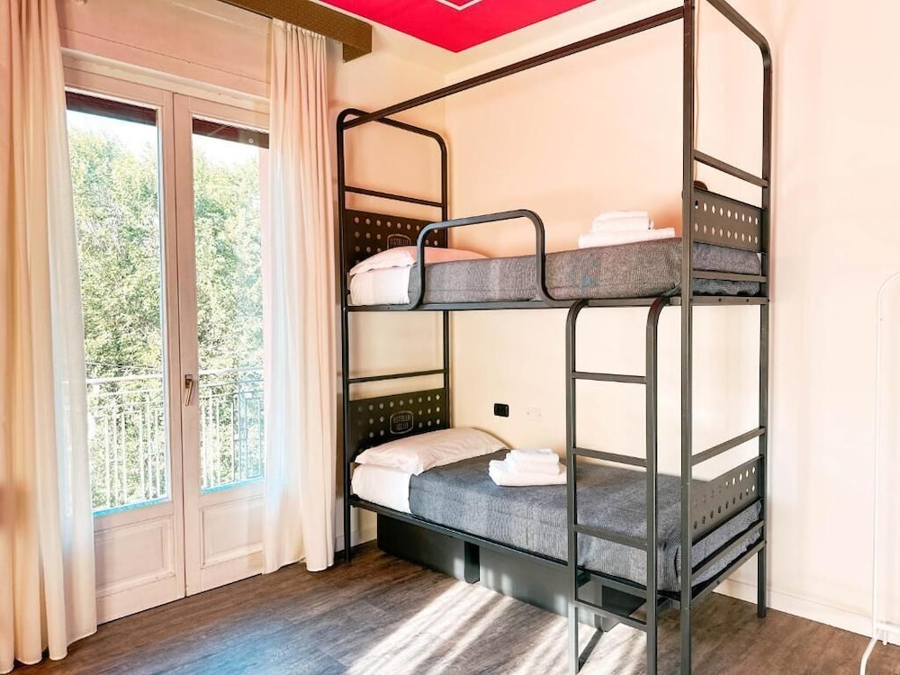 PRIVATE, 8 BEDS