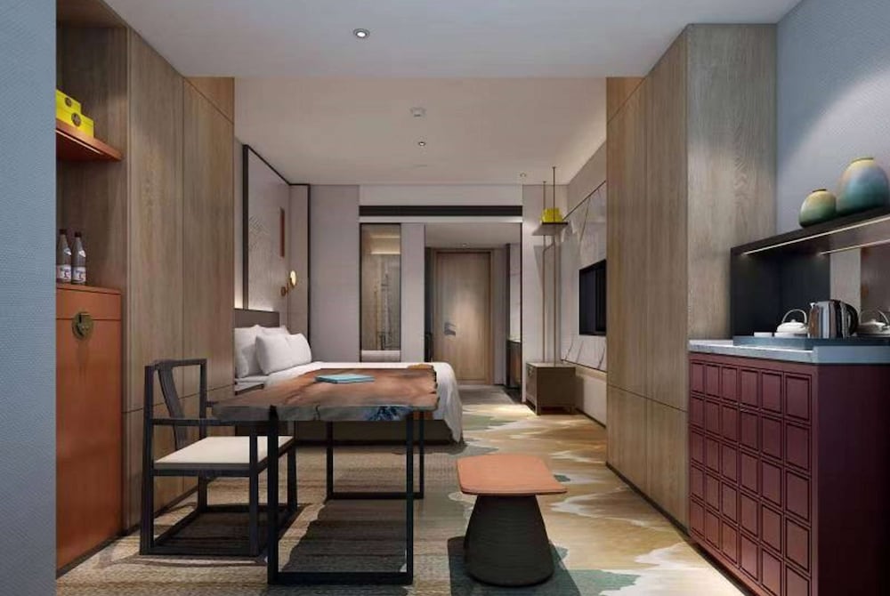 DELUXE, KING BED