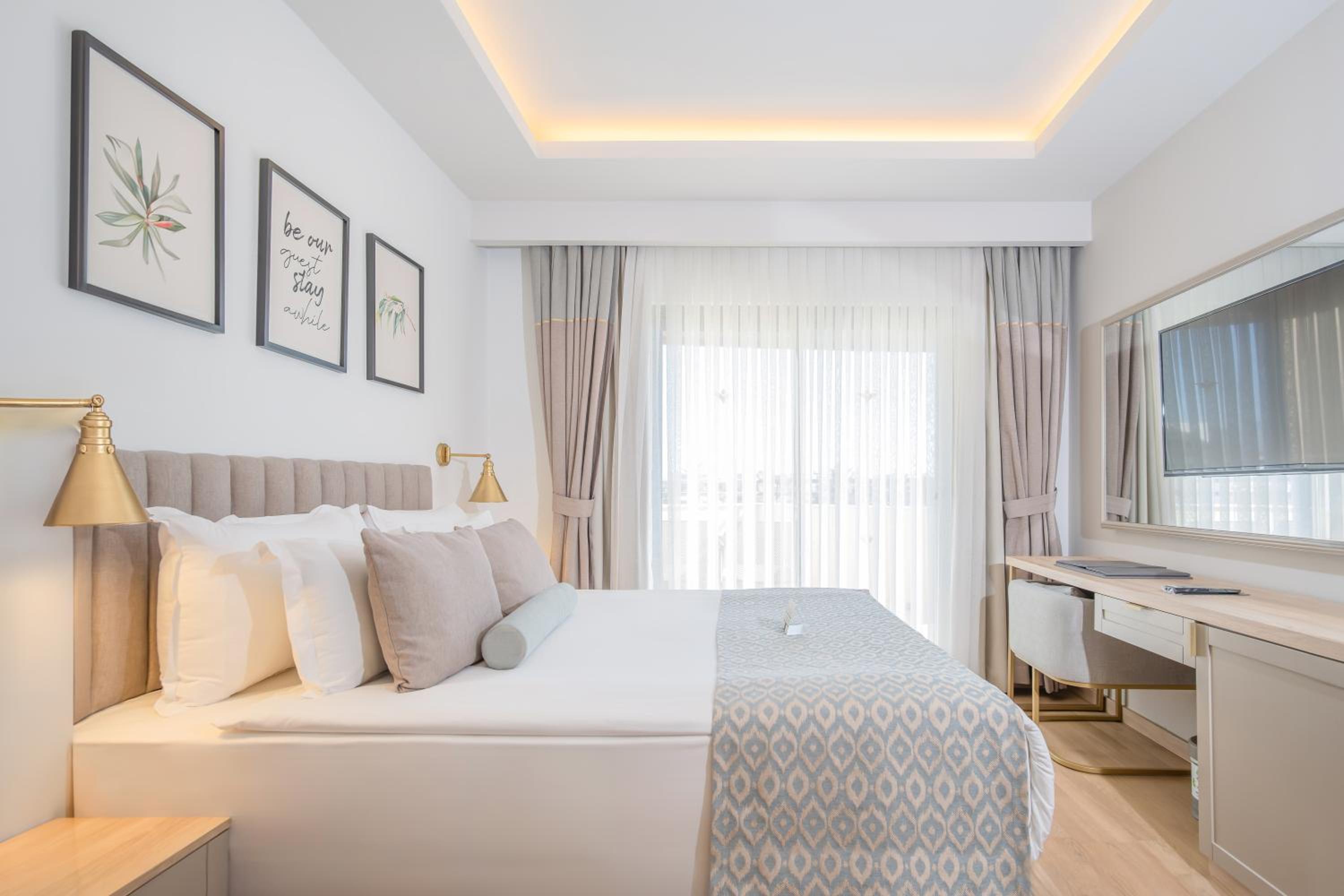Suite, Balcony