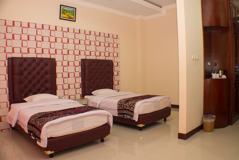 Grand City Batu Hotel 8/23