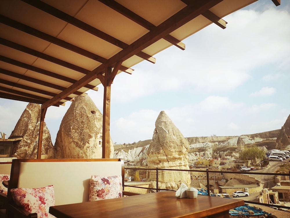 Mosaic Cave Hotel 35/50
