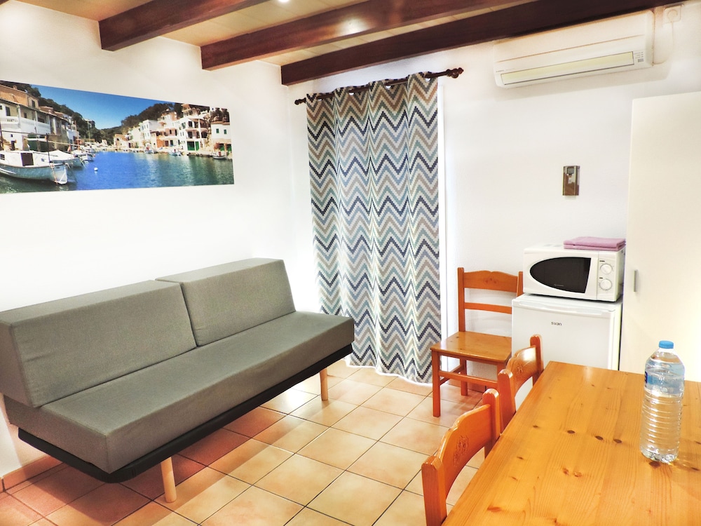Marblau Hostal 18/50