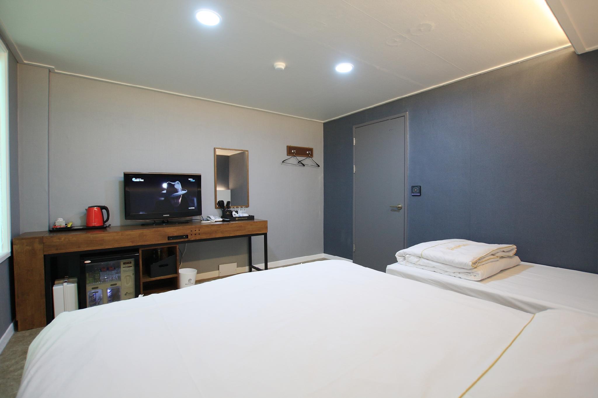 Room, Twin Beds