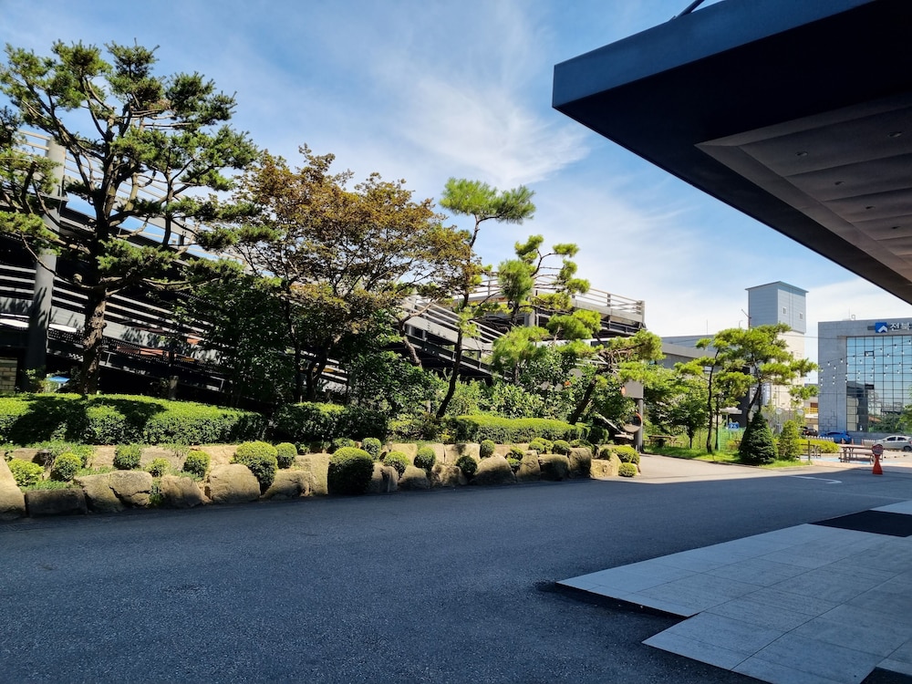 Avon Hotel Gunsan 62/67