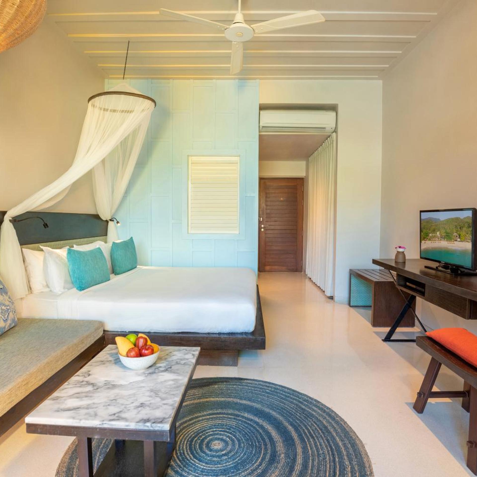 DELUXE, OCEAN FRONT, ADULT ONLY