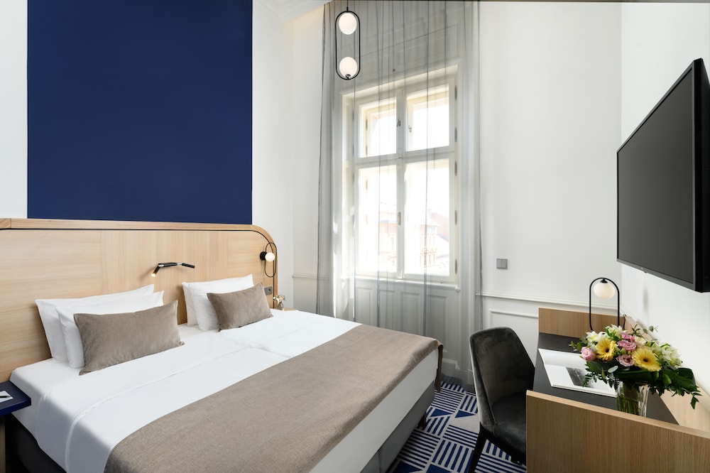SUPERIOR, DOUBLE BED