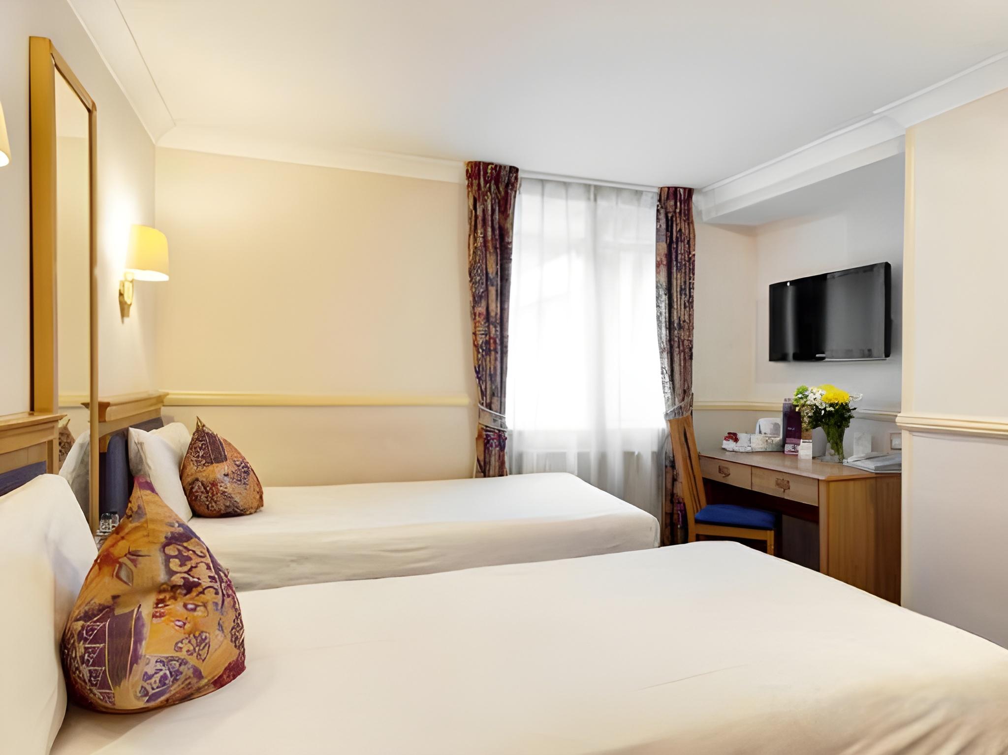 Room, Quadruple, Queen and Twin Beds