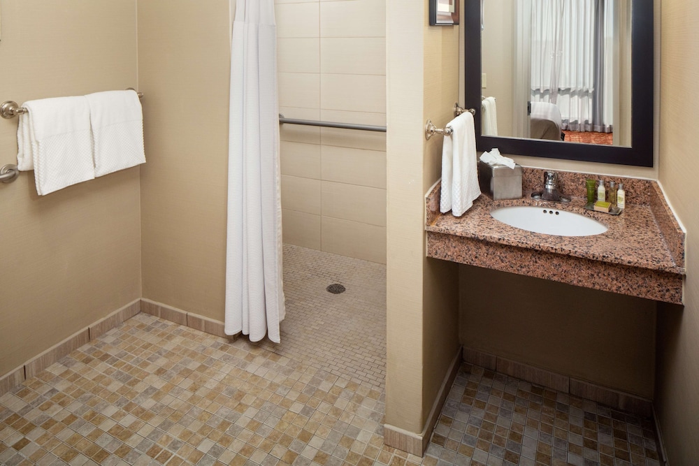 DoubleTree by Hilton Cherry Hill Philadelphia 13/46