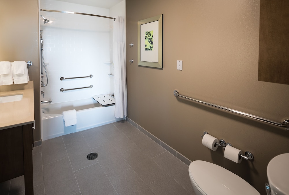 Staybridge Suites Lake Jackson 26/53