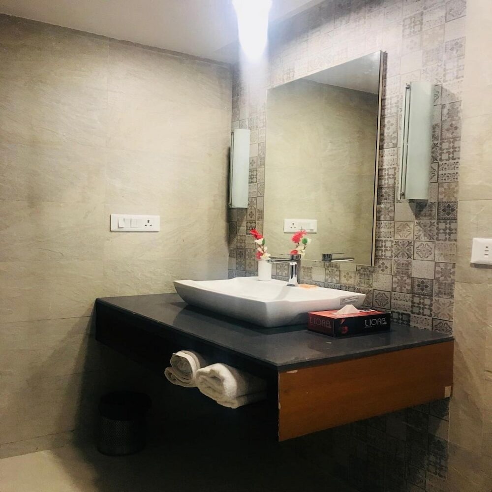 Country Inn & Suites by Radisson, Sonamarg 50/50