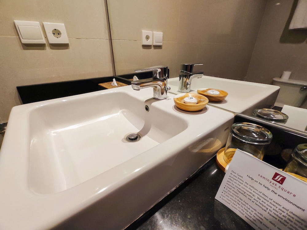Seminyak Square Hotel 64/67