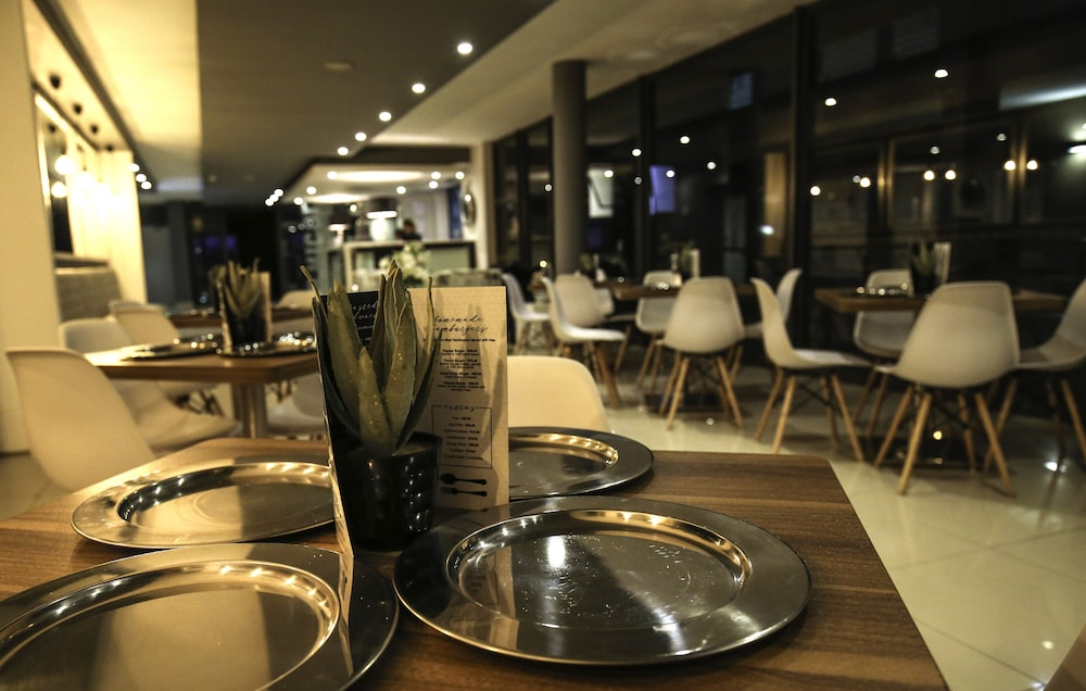 The Nicol Hotel And Apartments 44/53