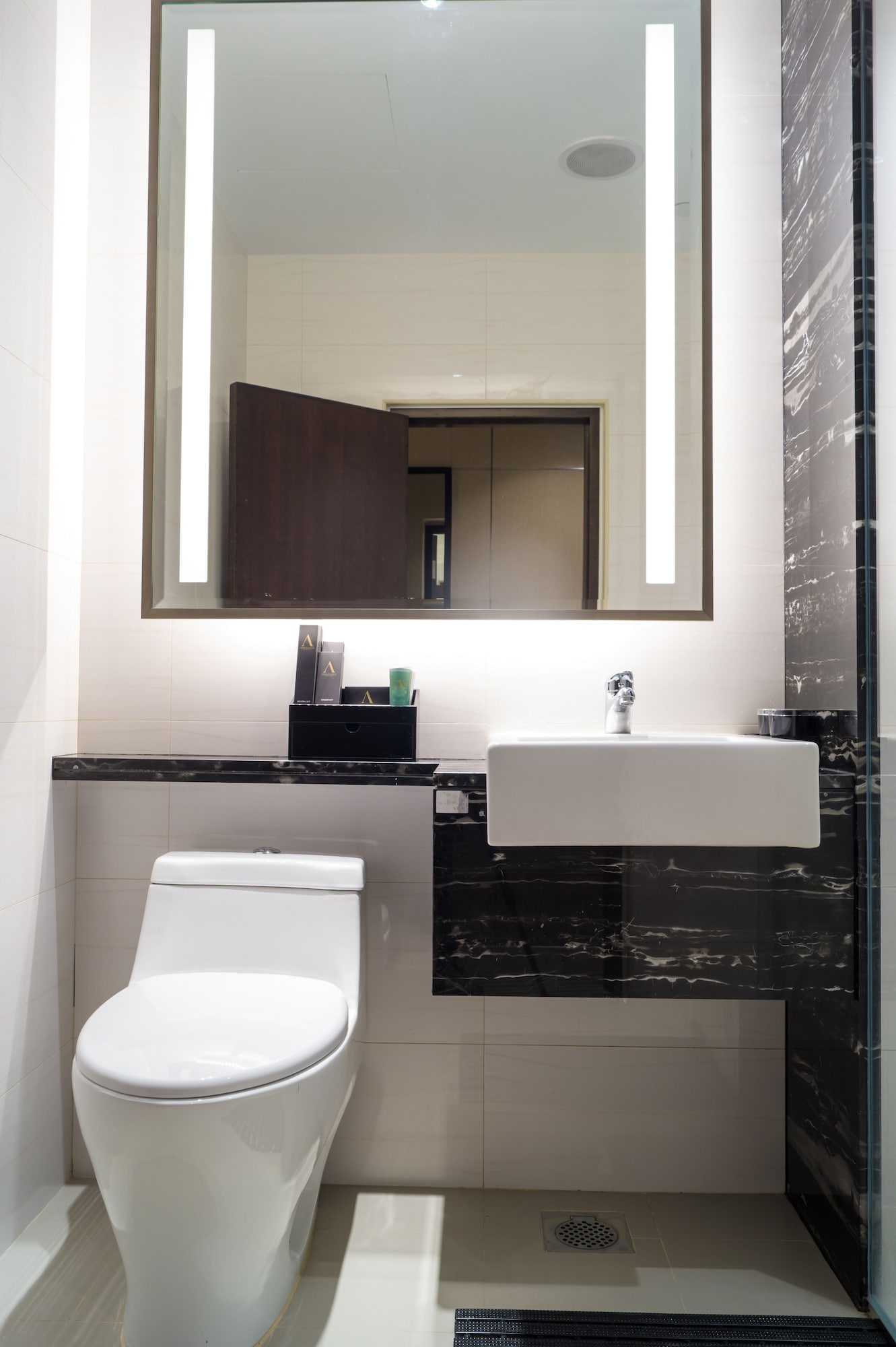 6 HOURS USAGE, SINGLE, SHARED BATHROOM