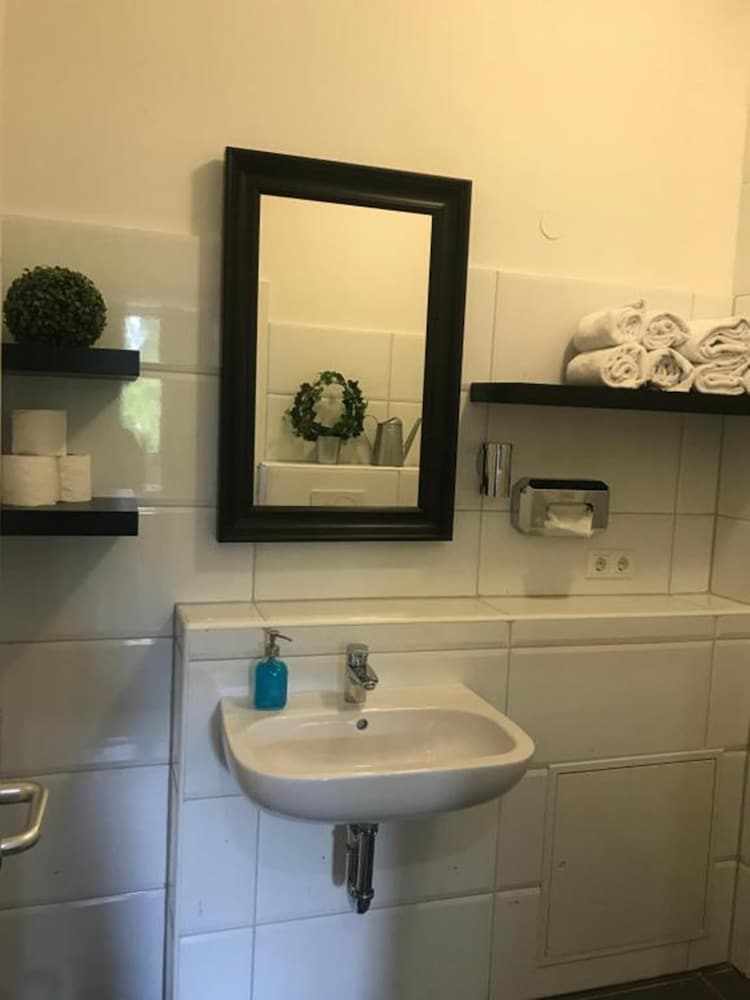 Hamburg Room 50/50