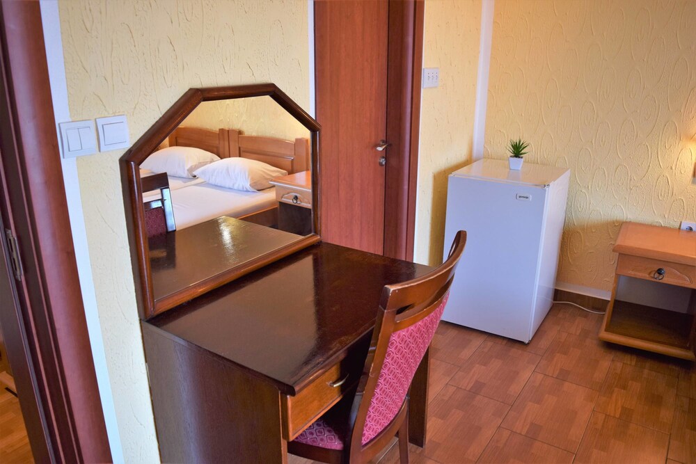 Martinovic Rooms 33/41