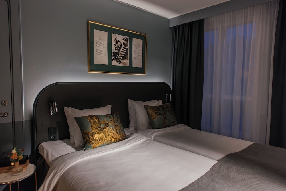 Superior, Queen Bed, Sauna