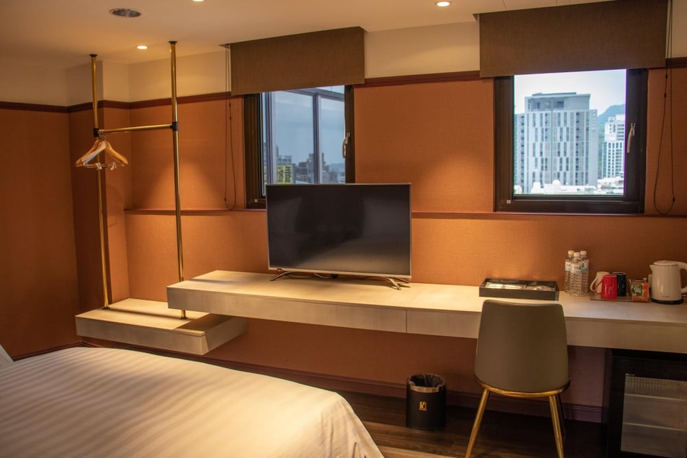 Queen Hotel 22/27