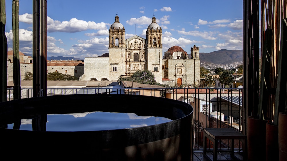 Hotel Los Amantes 38/50