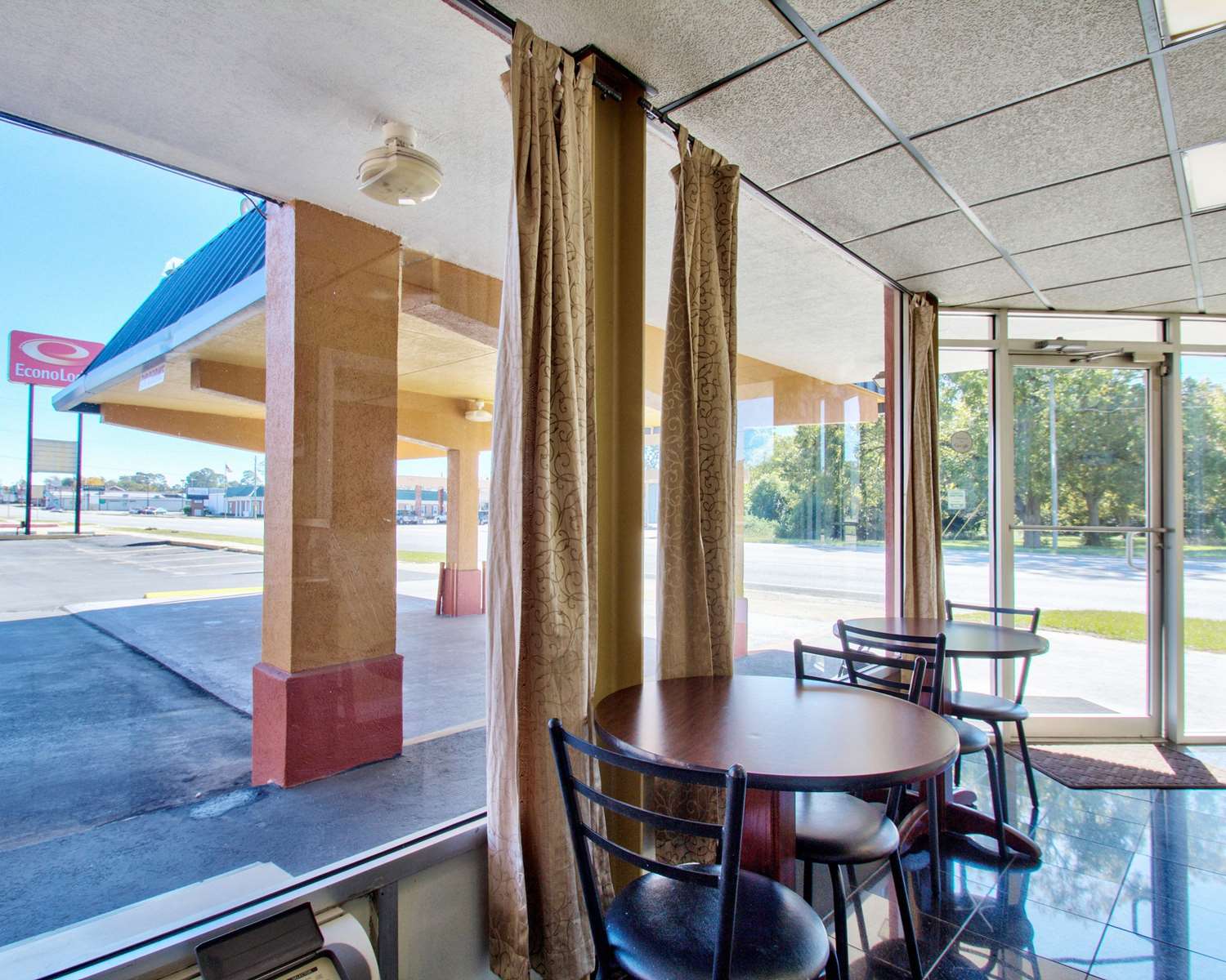 Econo Lodge Donalsonville, GA 23/27