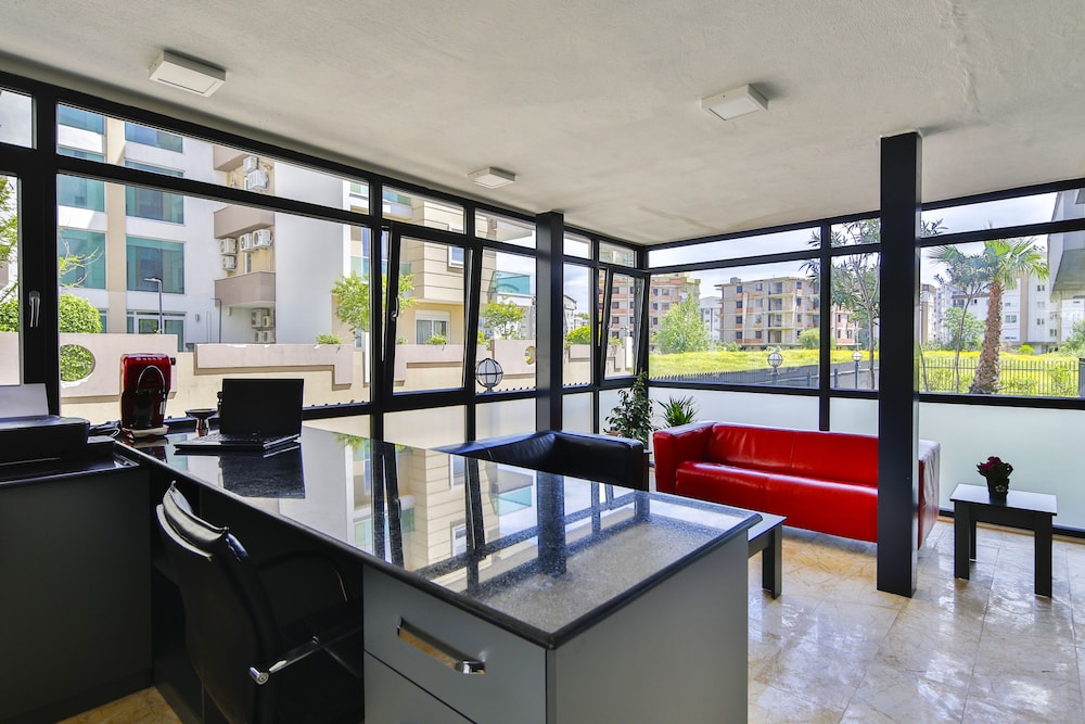 Mene Suites 20/33