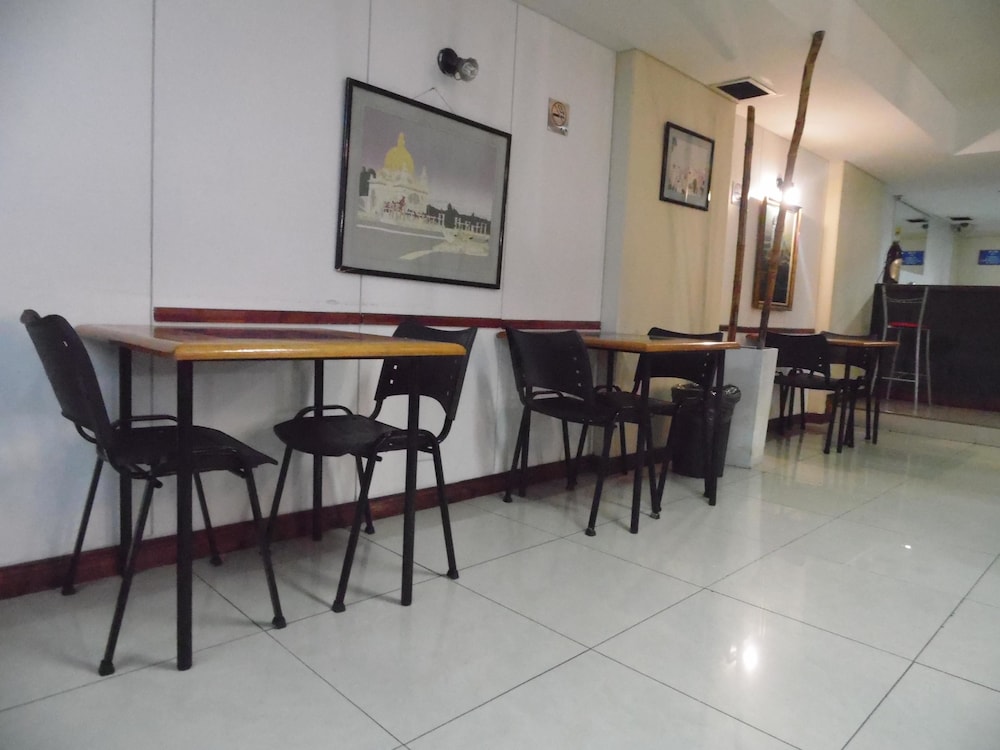 Hotel Adrazi 32/40