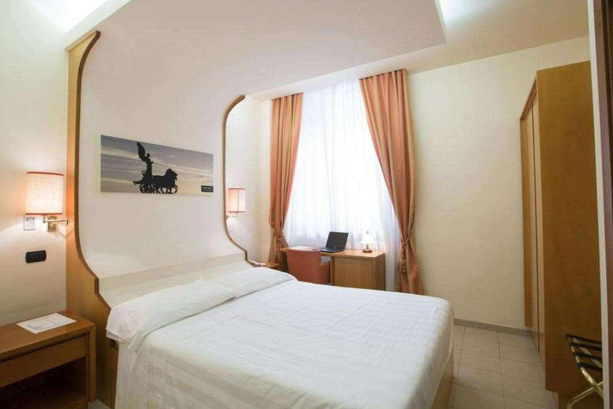 Crosti Hotel And Residence 7/45
