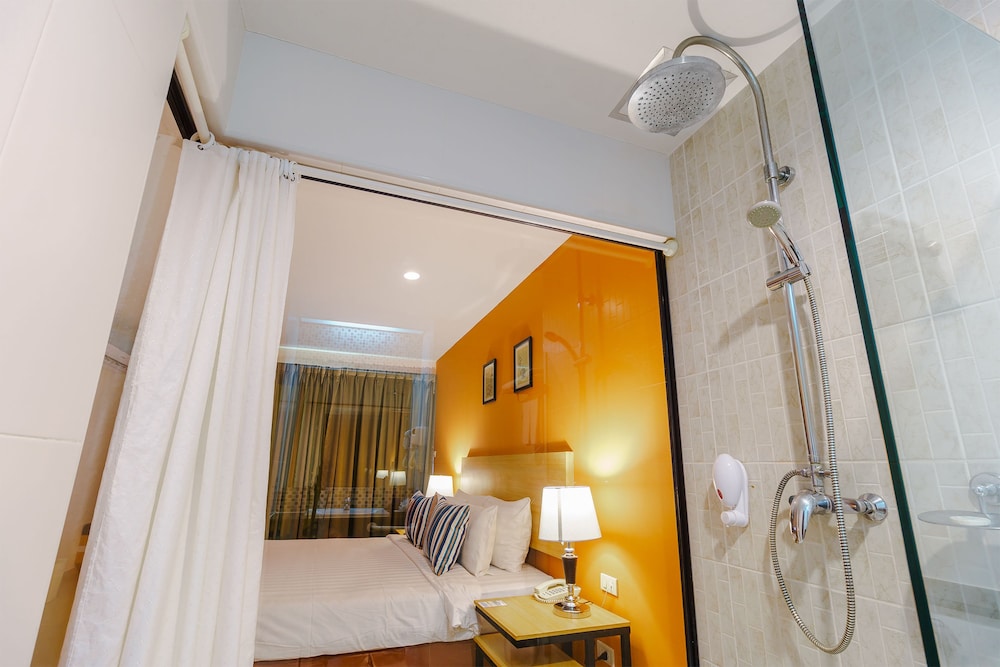 Vogue Hotel Pattaya 24/63