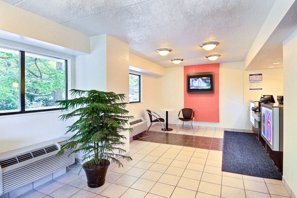 Motel6 Nashua, NH - South 6/55