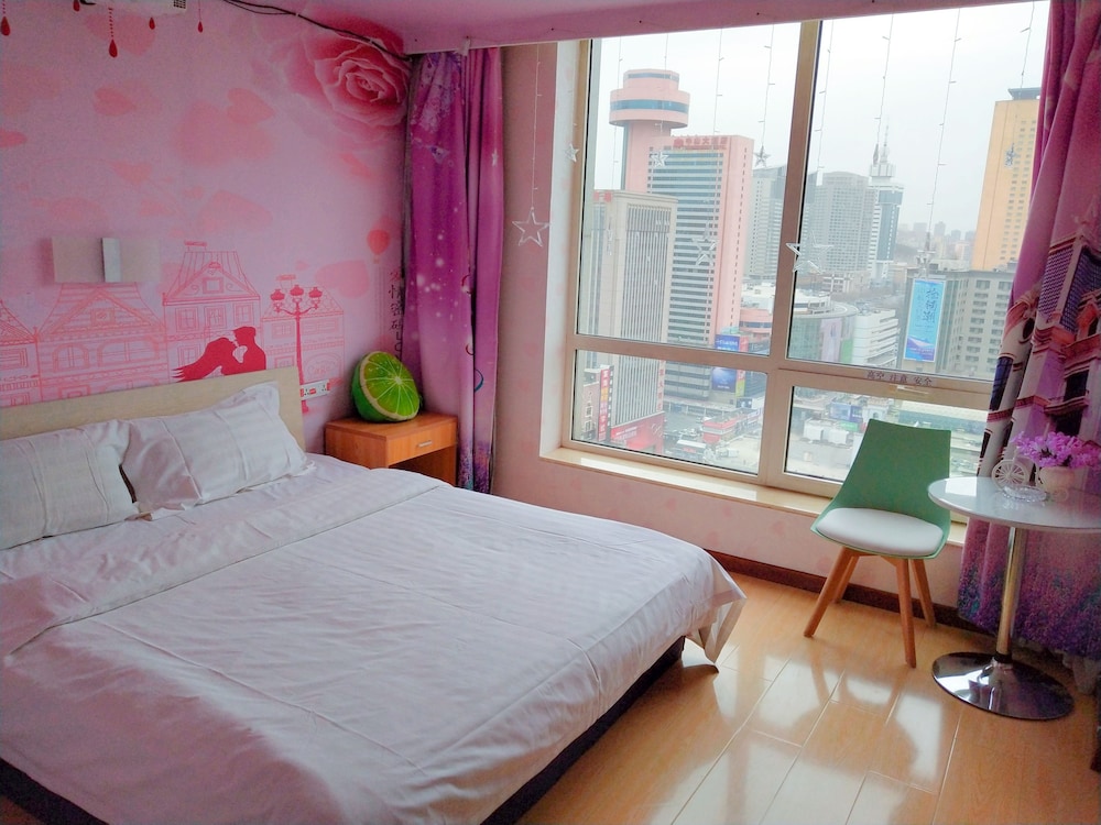 ROOM, DOUBLE BED
