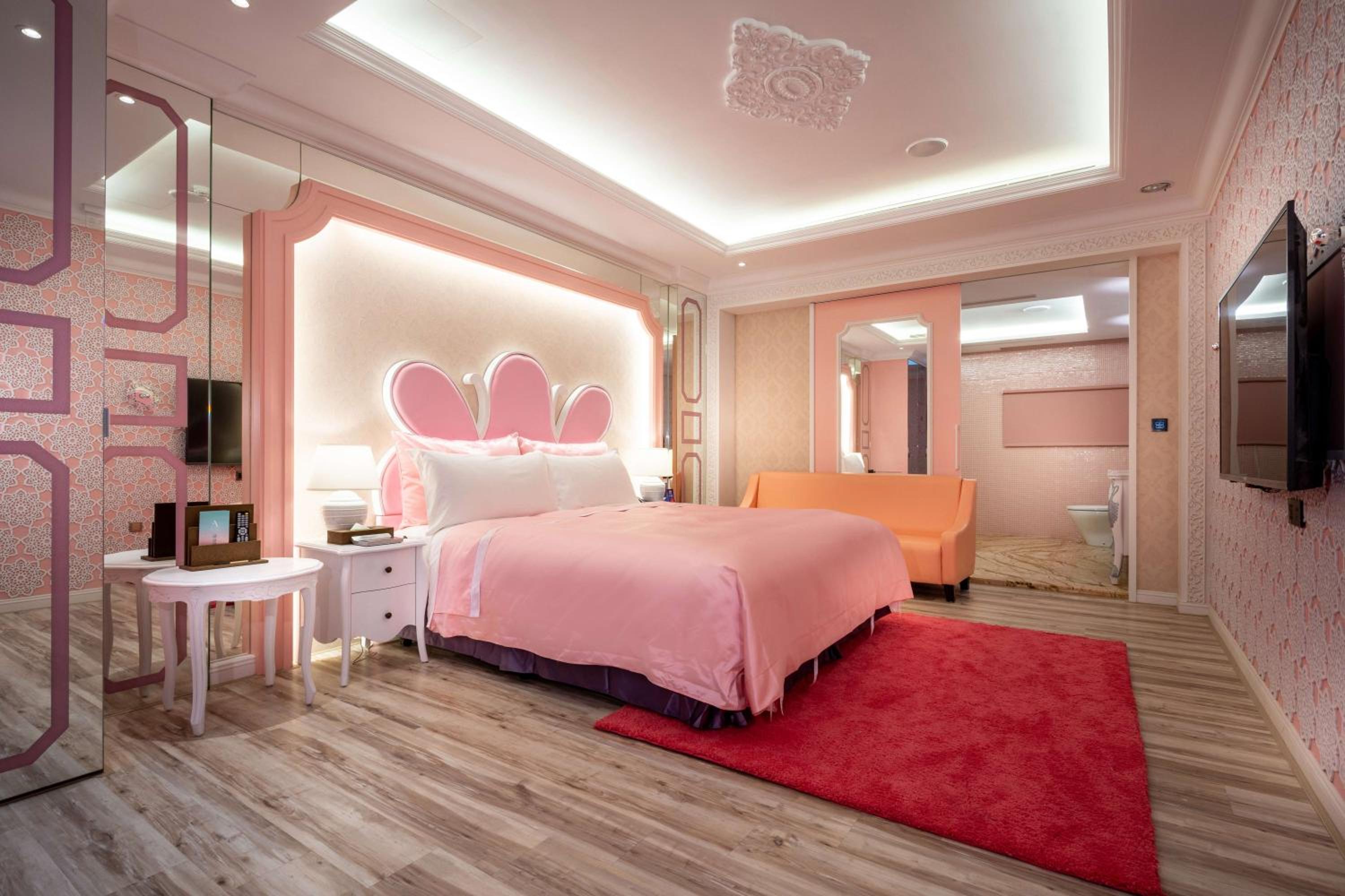 Basement, Double Bed, Hot Tub, Large