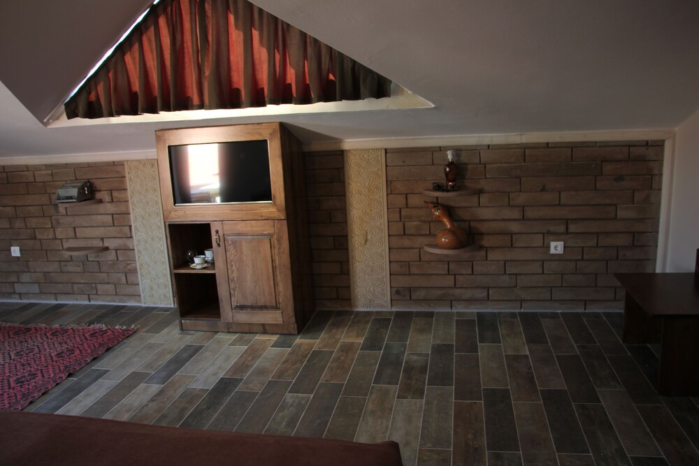 El Nazar Stone Suite 32/50