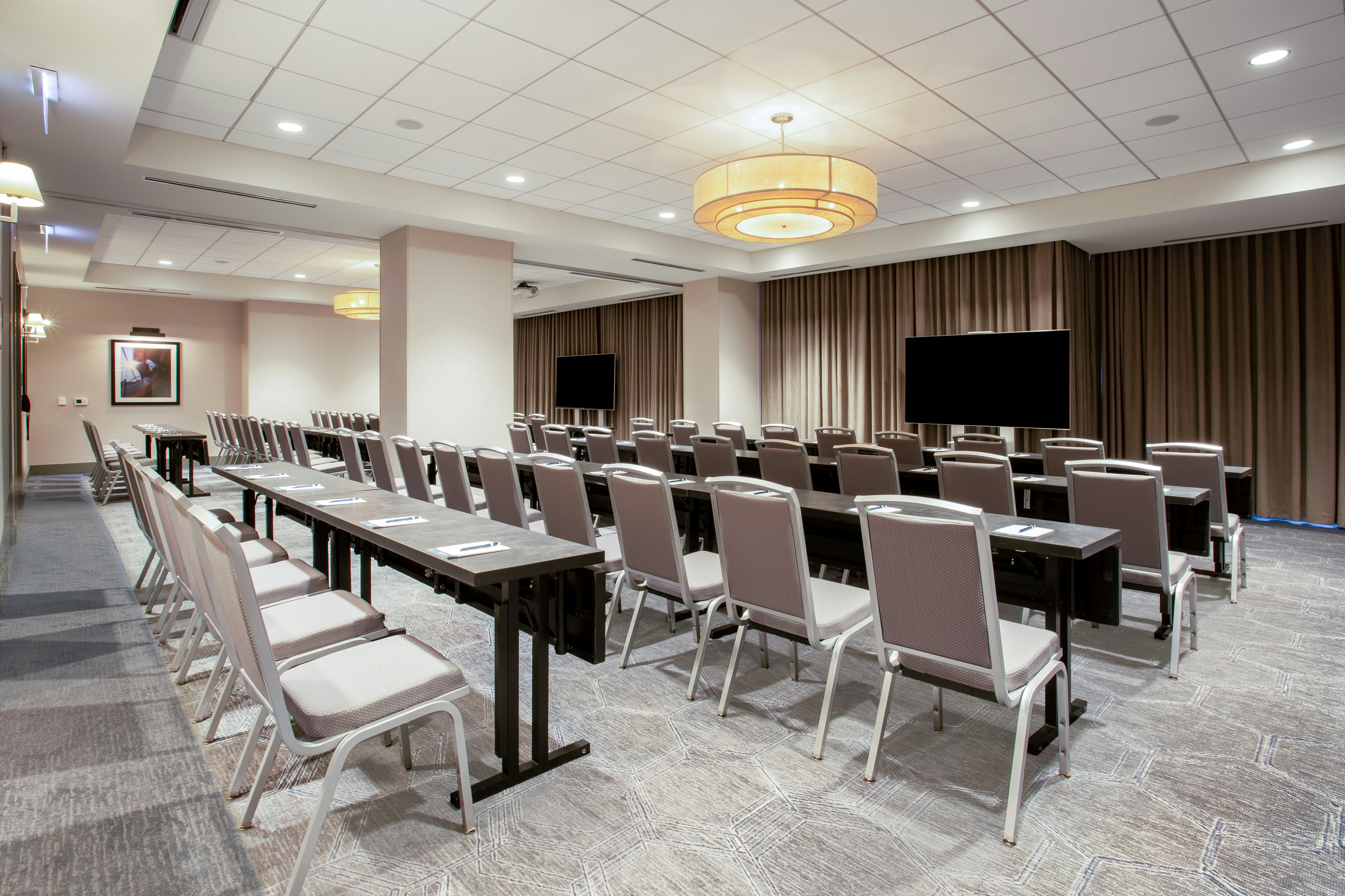 Homewood Suites by Hilton Chicago West Loop Fulton Market Area 33/48